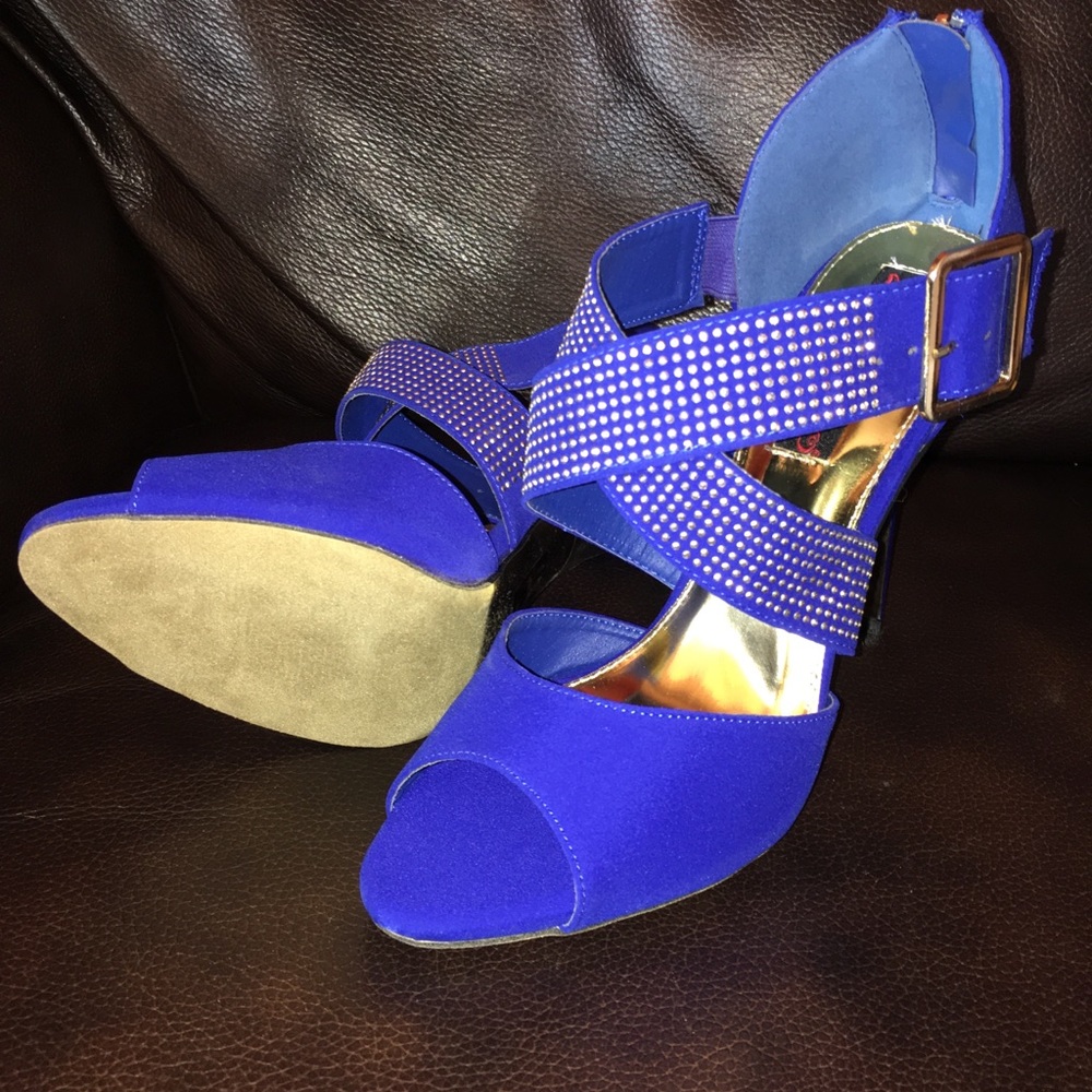 Stunning Sexy Stilettos in a Gorgeous Blue 😍